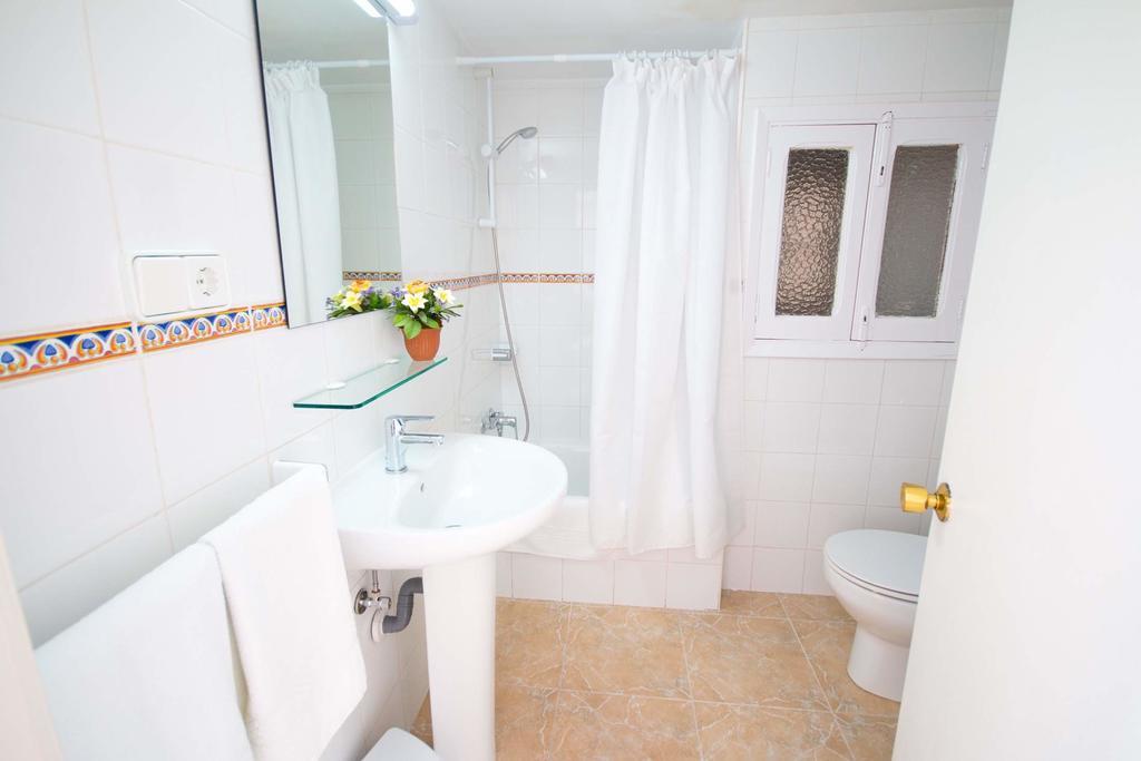 Hostal Los Pinos Es Cana Εξωτερικό φωτογραφία