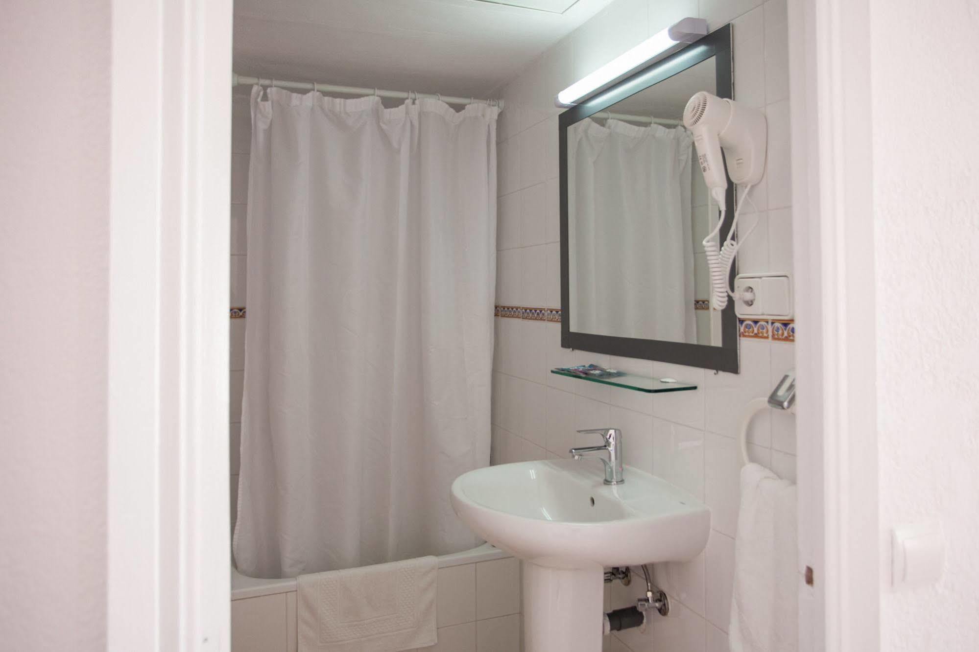 Hostal Los Pinos Es Cana Εξωτερικό φωτογραφία